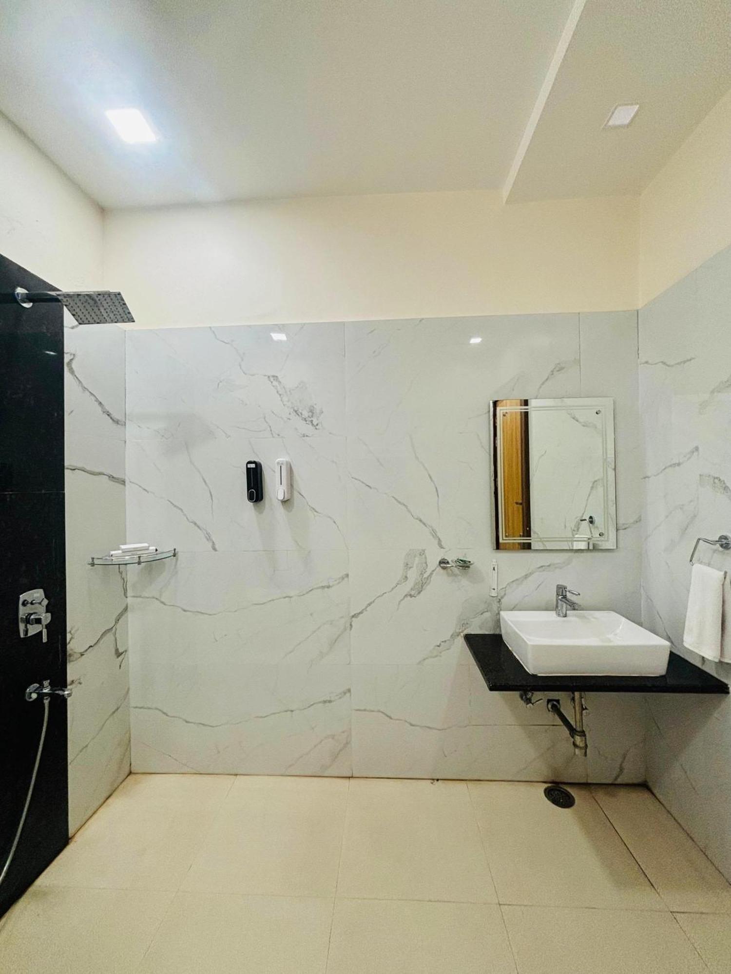 Hotel Amar Vilas & Resort Bharatpur Exteriör bild