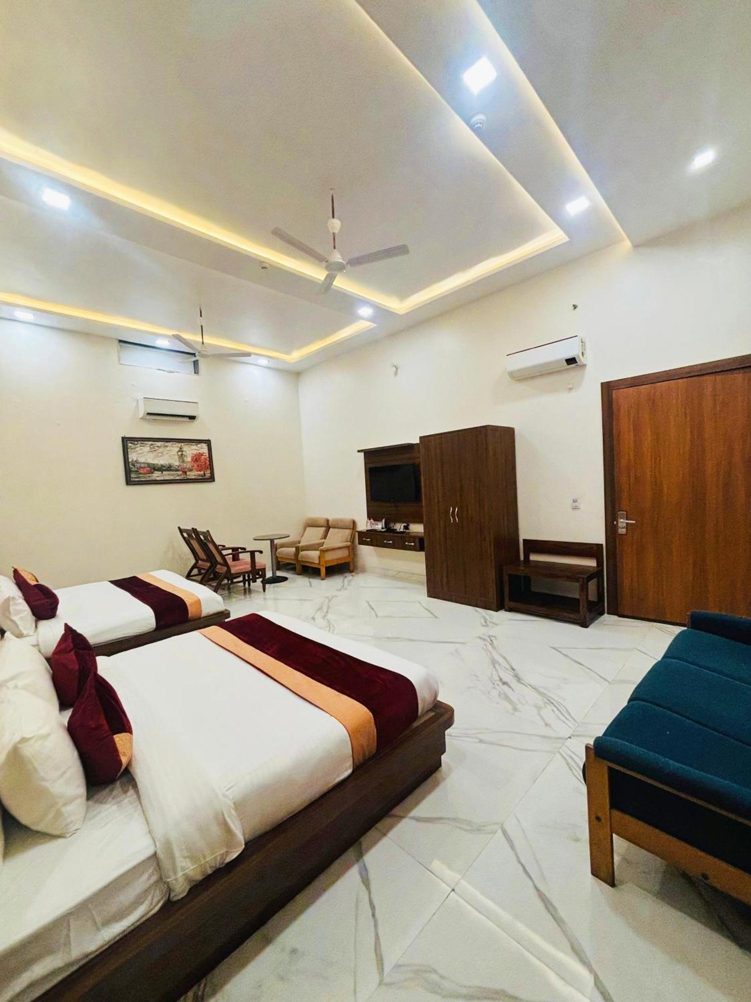 Hotel Amar Vilas & Resort Bharatpur Exteriör bild